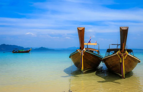 Trópusi Strand Hagyományos Hosszú Farokcsónak Fénymásoló Khabi Thaiföld — Stock Fotó