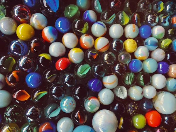 ヴィンテージスタイルのカラフルなガラスボール — ストック写真