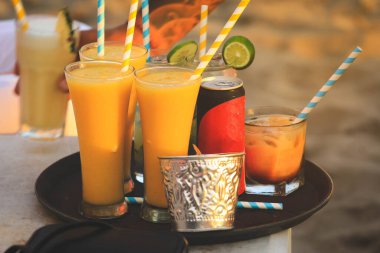 Kafede portakal suyu frappe