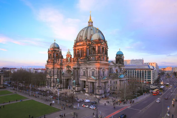 Alemán Berlín Enero 2018 Lleno Turistas Disfrutan Visitando Catedral Berlín — Foto de Stock