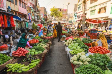 Jaisalmer, Hindistan - 19 Ocak 2020: Jaisalmer Rajasthan, Hindistan 'da geleneksel Hint sokak pazarı