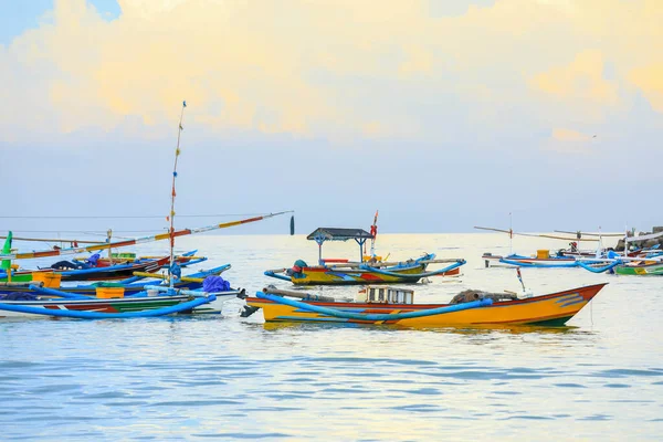 Selektiver Fokus Auf Farbenfrohe Handgefertigte Balinesische Holzfischerboote Hafen Von Jimbaran — Stockfoto