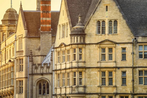 オックスフォードのクラレンドンビルの眺め クラレンドン Clarendon Building オックスフォード大学の18世紀初頭の新古典主義建築である — ストック写真