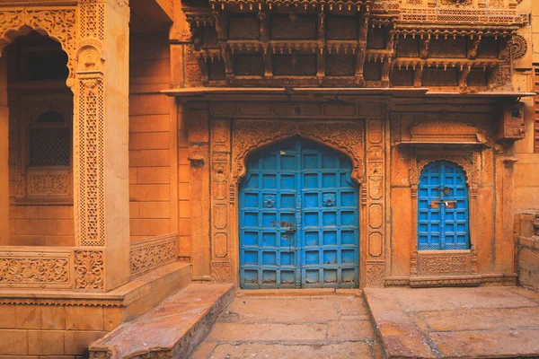 Puerta Tallada Madera Ciudad Azul Jodhpur Rajastán India —  Fotos de Stock