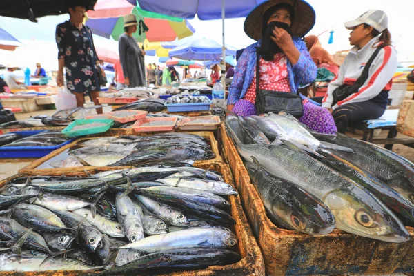 Bali Endonisia Şubat 2020 Balili Balıkçı Kedonganan Daki Sabah Pazarında — Stok fotoğraf