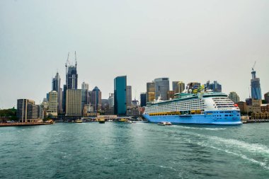 Sydney Limanı 'ndaki Opera binasının muhteşem manzarası.