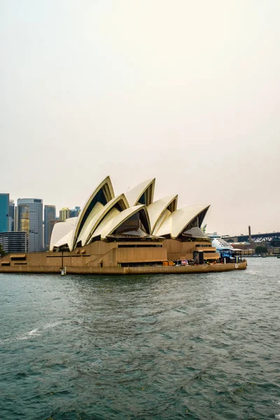 シドニーハーバーのオペラハウスの壮大な景色 — ストック写真