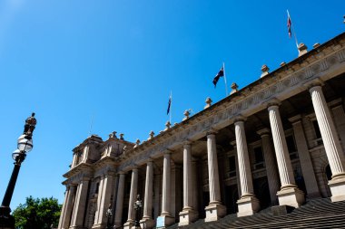 Melbourne Parlamentosu Avustralya 'daki Spring Caddesi' nde.