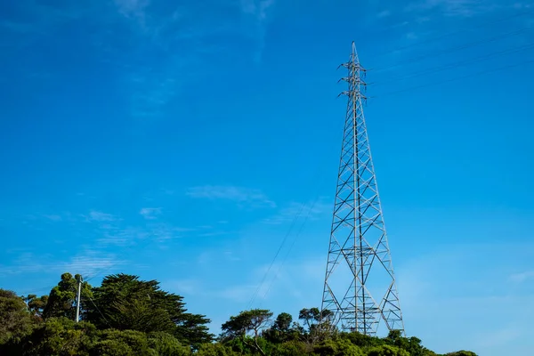 Poste Eléctrico Alto Voltaje Instalado Una Isla Conectado Línea Transmisión Imagen De Stock