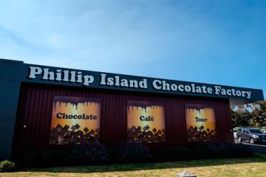 Melbourne. Avustralya - 02 Ocak 2020: San Remo plajı yakınlarındaki ünlü turist merkezi Phillip Island Çikolata Fabrikası