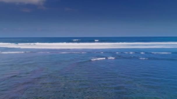 Вид с воздуха на пляж и океан на Бали Индонезия 60 — стоковое видео