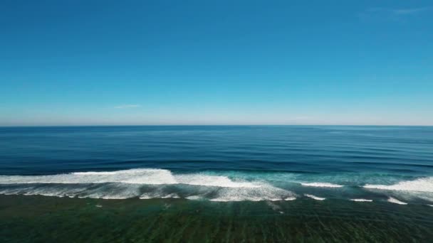 Letecký pohled na pláž a oceán na Bali Indonesia 11 — Stock video