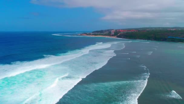 Vista aerea sulla spiaggia e sull'oceano a Bali Indonesia 68 — Video Stock