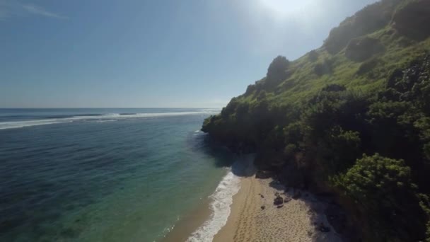 Légi kilátás a strandra és az óceánra Bali Indonéziában 8 — Stock videók