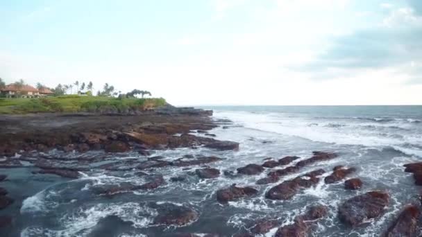 Letecký pohled na pláž a oceán na Bali Indonesia 34 — Stock video