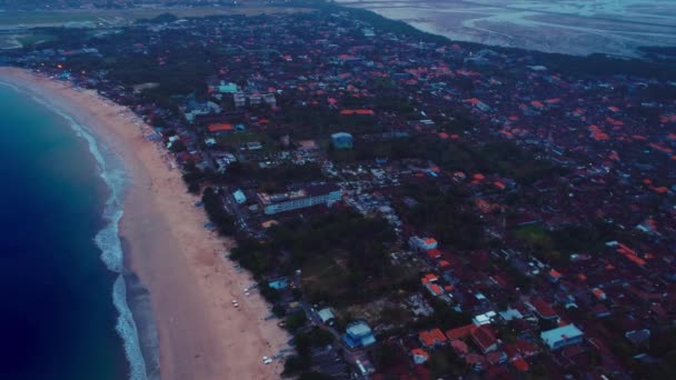 Von oben auf den küstennahen Ozean der Insel Bali Indonesien 15 — Stockvideo