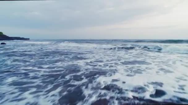 Horní pohled na pobřežní oceán ostrova Bali Indonésie 61 — Stock video