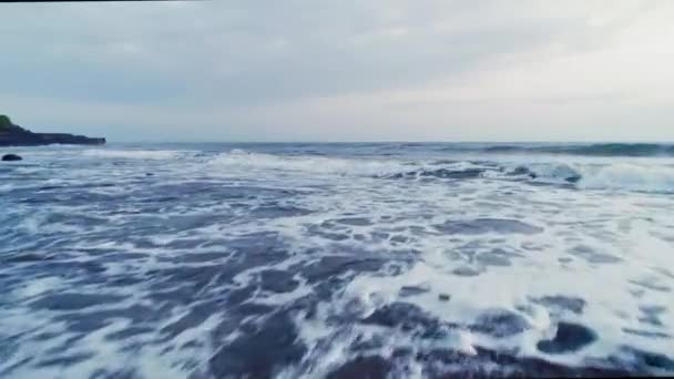 Flight over the coastal waves of the ocean 7 — Stock Video