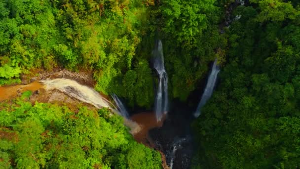 Waterfalls in a mountain gorge 3 — Stok video