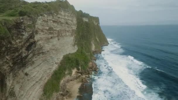 Oceano potente e magnifica costa 2 Bali Indonesia — Video Stock