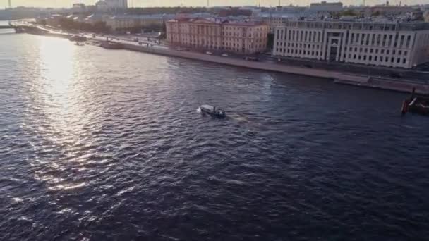 Aerial flight above beautiful Saint-Petersburg Russia 86 — Stok video