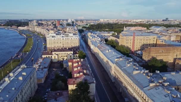 Vuelo aéreo por encima de la hermosa San Petersburgo Rusia 90 — Vídeos de Stock