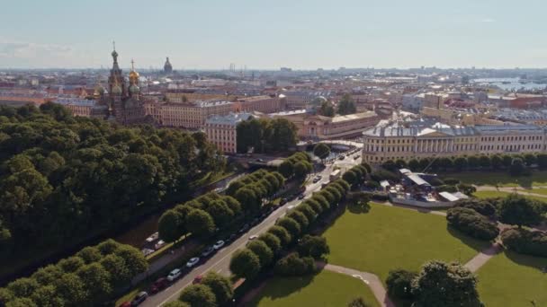 Vuelo aéreo sobre la hermosa San Petersburgo Rusia 47 — Vídeo de stock