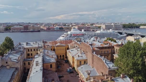 Aerial flight above beautiful Saint-Petersburg Russia 37 — Stock Video