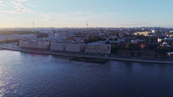 Vuelo aéreo por encima de la hermosa San Petersburgo Rusia 98 — Vídeo de stock