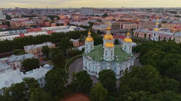 Aerial flight above beautiful Saint-Petersburg Russia 25 — Stock Video