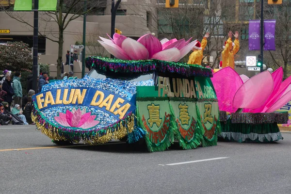 Vancouver Canada December 2019 Decorated Vehicle Falun Dafa Driving Street — Stock Photo, Image