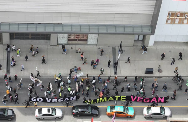 Toronto Canada April 2017 Activists Walking Yonge Street Signs Vegan — Stock Photo, Image