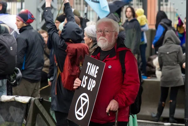 Vancouver Canada Oktober 2019 Een Man Houdt Spandoek Time Vast — Stockfoto