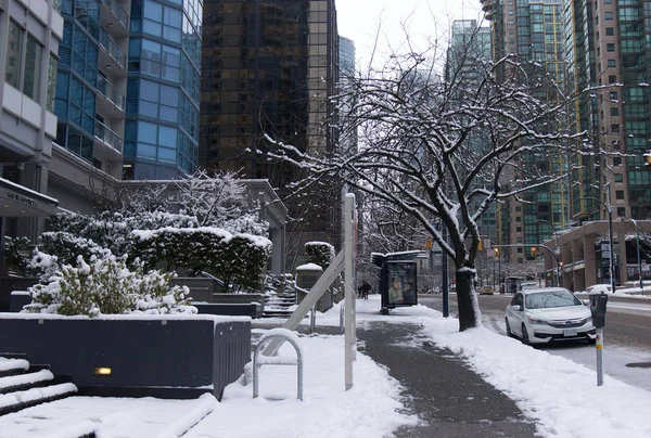 バンクーバー カナダ 2020年1月13日 西ジョージア通りの景色が雪に覆われています バンクーバーの雪嵐と極端な天気 — ストック写真