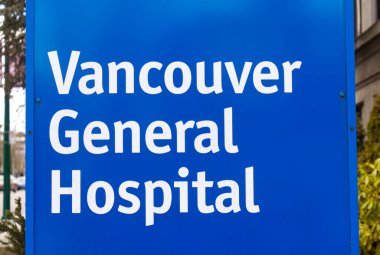 Vancouver, Kanada - 17 Şubat 2020: W 12. Bulvar 'da Mavi Yön Panosu 