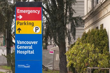 Vancouver, Kanada - 17 Şubat 2020: W 12. Bulvar 'da Mavi Yön Panosu 