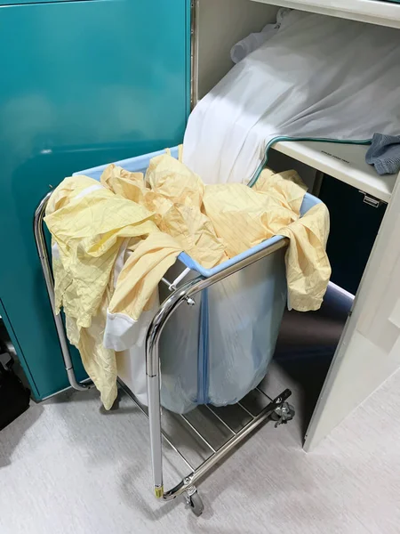 Vancouver Canada March 2020 Basket Full Used Disposable Isolation Gowns — Stockfoto