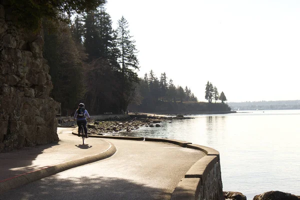 Vancouver Canada February 2020 Woman Riding Seawall Path Third Beach — Stockfoto