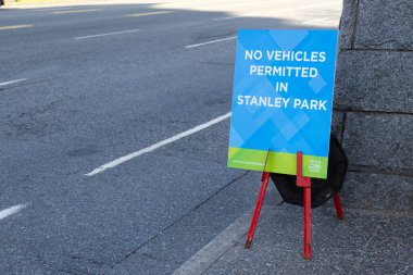 Vancouver, Kanada - 11 Nisan 2020: Batı Georgia Caddesi 'ndeki 