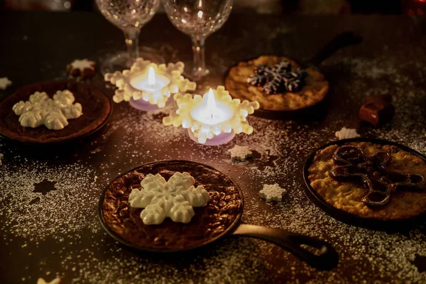 Christmas dinner table with burning candles, glasses and mini pie. — Stok fotoğraf