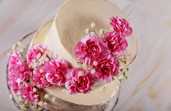 Homemade wedding naked layer cake decorated with flowers — Stock Photo, Image