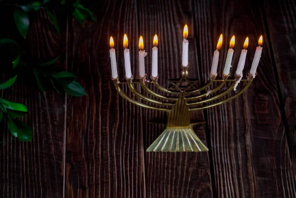 Chanukka mit Menora jüdischer Feiertag traditionelle Menora — Stockfoto