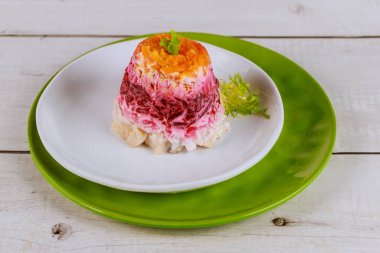 Ringa ve sebzeli pancar salatası..