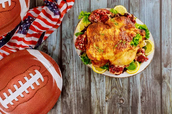 Pollo arrosto per la festa di gioco del calcio americano . — Foto Stock