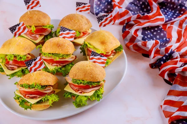 Aperitivo para férias americanas com bandeira americana . — Fotografia de Stock