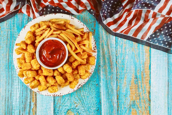 French fries and tater potato on wooden table for american holiday. — ストック写真