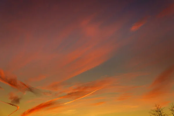 Latar Belakang Bertekstur Dengan Warna Warni Langit Terbenam Dengan Beberapa — Stok Foto