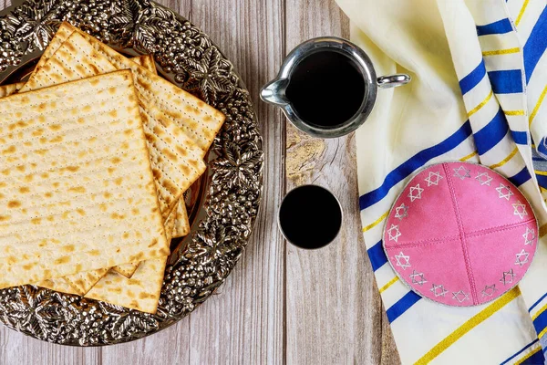 Matza Tallit Kosher Kiddush Sobre Fondo Madera Concepto Judío Vacaciones — Foto de Stock