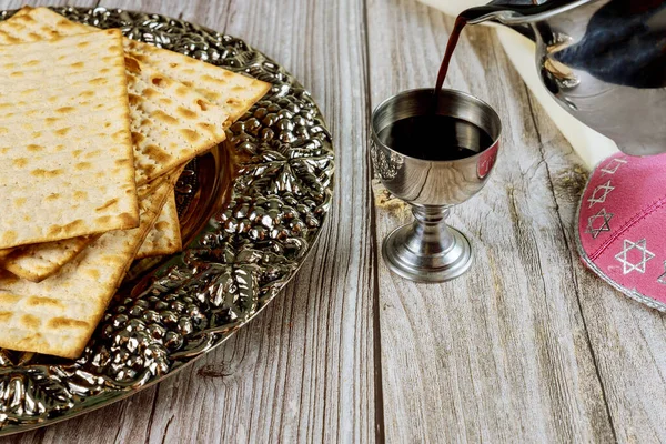 Kosher Kiddush Matza Kippa Sfondo Legno Concetto Vacanza Ebraico — Foto Stock