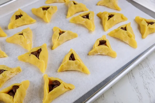 Biscotti Hamentaschen Crudi Con Gocce Cioccolato Sulla Teglia Festa Ebraica — Foto Stock